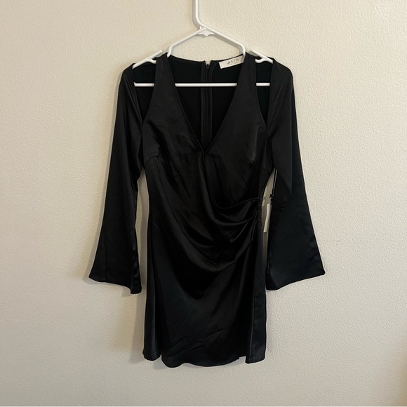 ASTR The Label Shoulder Cutout Long Sleeve Satin Mini Black Dress NWT - Picture 5 of 10
